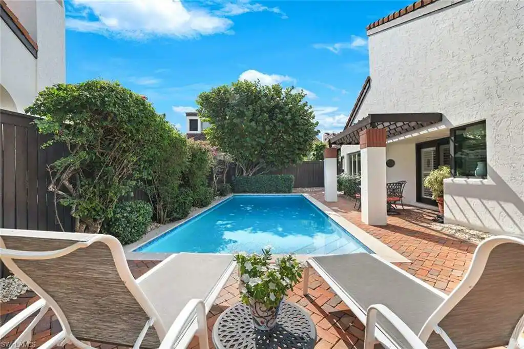 Well-maintained Detached Villa in Sought-after Bay Villa
