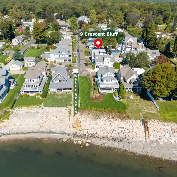 YEAR-ROUND NEW ENGLAND-STYLE CHARMER