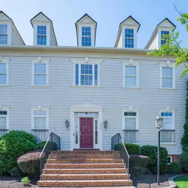 FANTASTIC OPPORTUNITY IN HEARTHSTONE VILLAGE