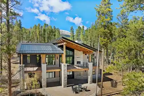 Brand-New Luxury Mountain Retreat