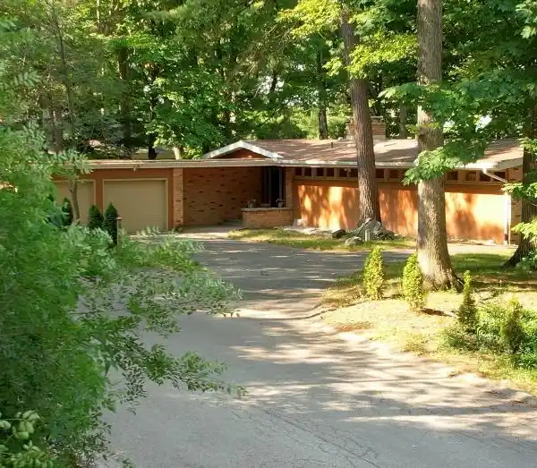 OLD MISSION PENINSULA LIVING AT ITS FINEST