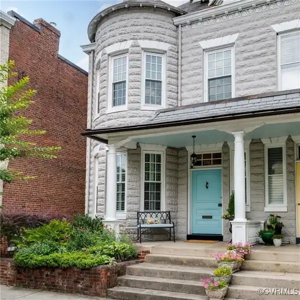 BRIGHT, UPDATED ROWHOUSE WITH FLEXIBLE LIVING SPACES