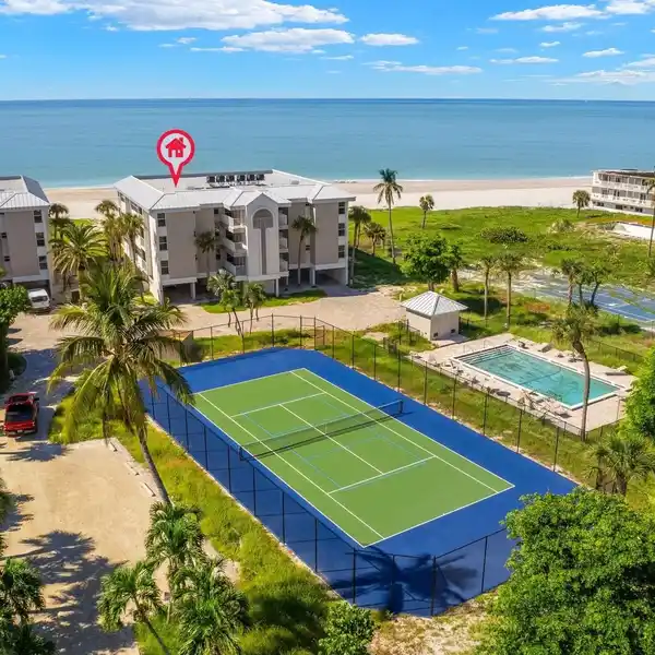 RARE CORNER RESIDENCE IN TAMARIND AT THE REEF