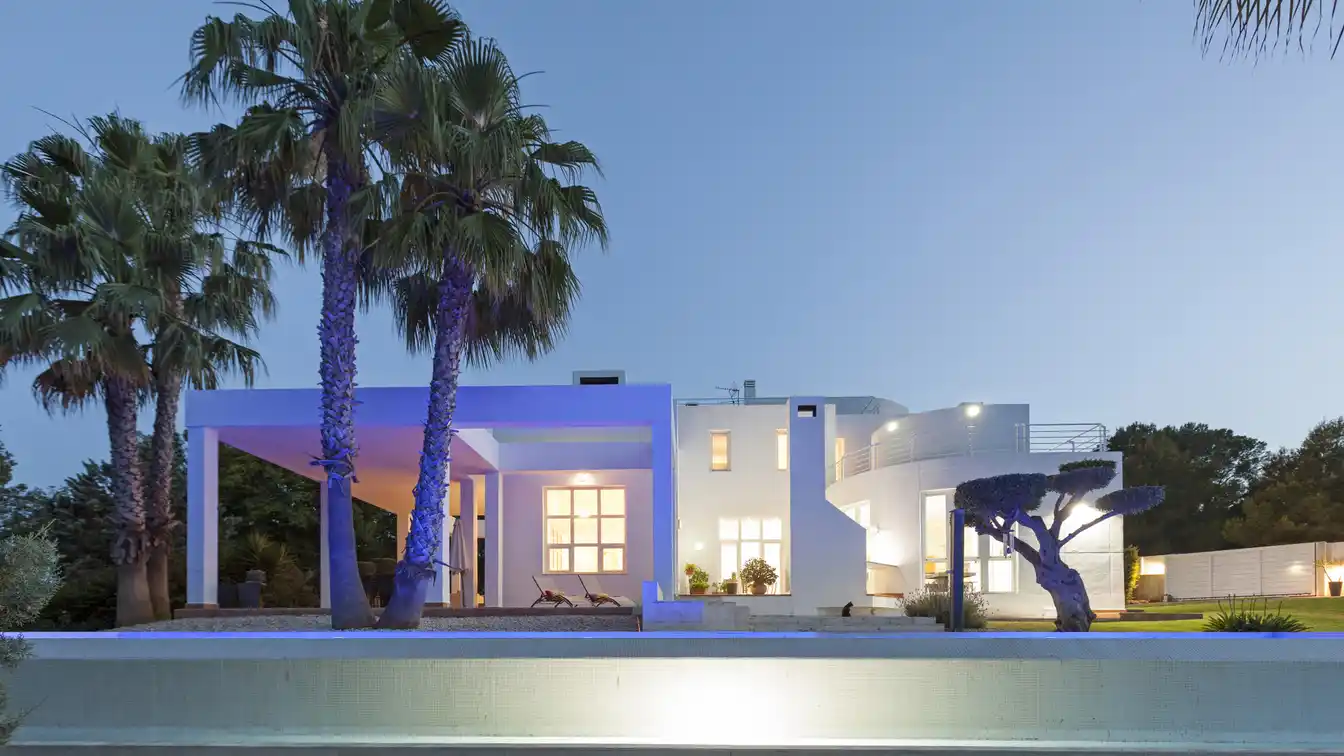 Modern Designer Retreat in El Bosque