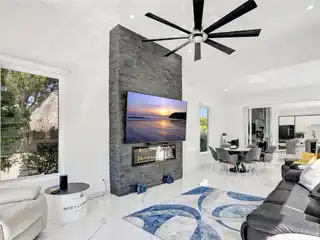 Must-See Home in in Sunny South Florida