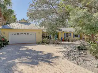 Charming Fixer with Endless Possibilities