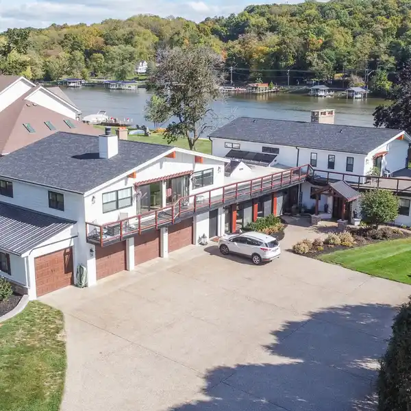FOX RIVER RETREAT WITH INDOOR POOL AND PRIVATE DOCK