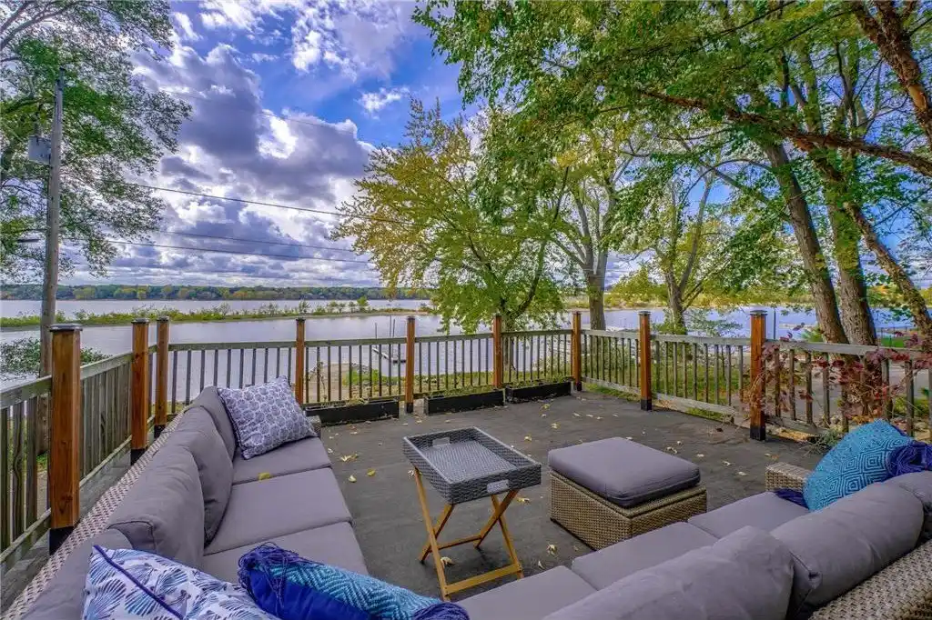 Beautifully Refreshed Riverside Cottage