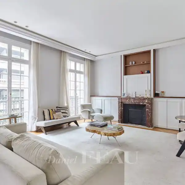 CLASSIC CHARM MEETS MODERN ELEGANCE