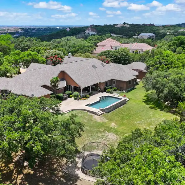 EXQUISITE HOME WITH ATTACHED GUEST HOUSE