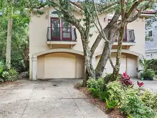 Wonderful Townhouse One Block to the Ocean