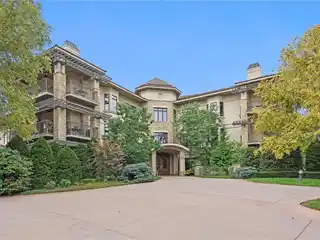 Stunning Light-Filled, Top-Floor Condo