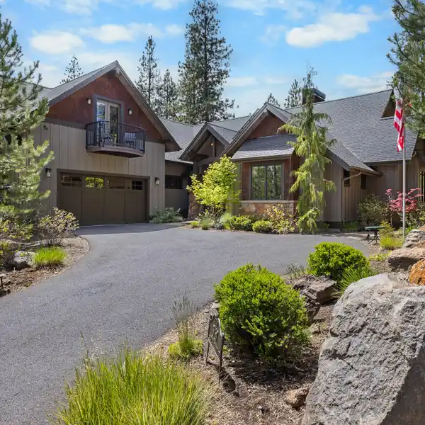 EMBRACE TRANQUIL LUXURY IN THIS STUNNING RETREAT