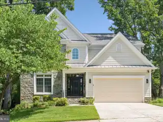 Elegance and Comfort in a Convenient Location