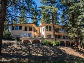 Private Verdi Estate with 7-car Garage