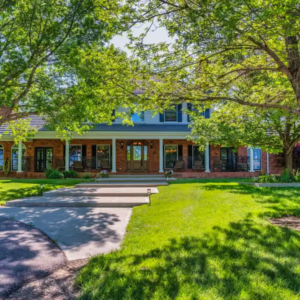 REFINED COUNTRY LIVING