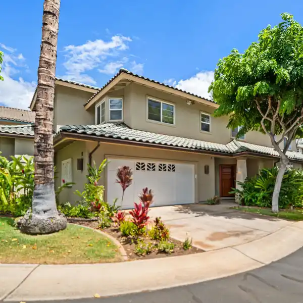 BEAUTIFULLY UPGRADED TOWNHOUSE