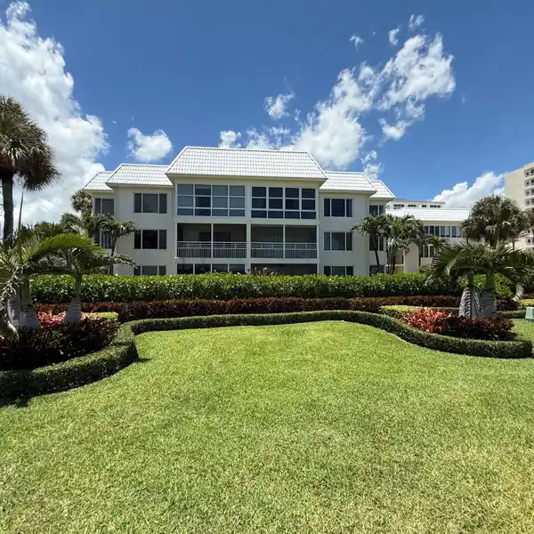 LIVE THE COASTAL DREAM ON JUPITER ISLAND