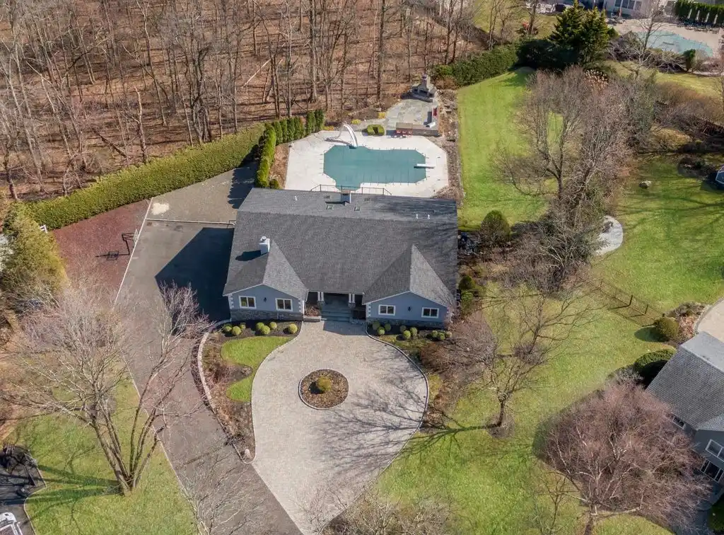 Exceptional Custom Home on a Prestigious Cul-de-sac