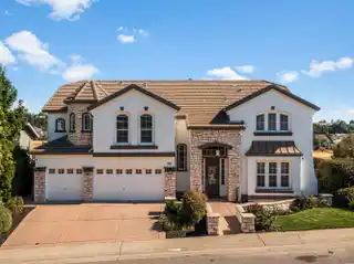 Beautiful Home Next to Scenic Trails