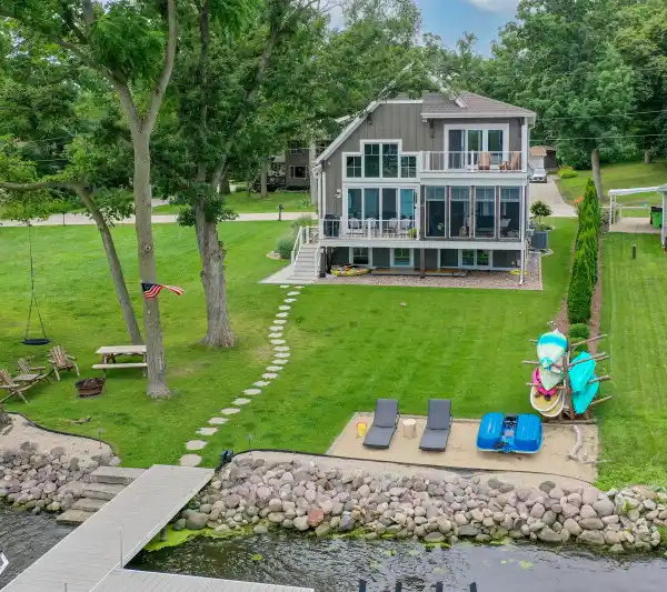 EXQUISITE NEWLY CONSTRUCTED HOME