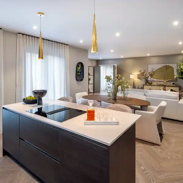 CONTEMPORARY DUPLEX WITH SPACIOUS BEDROOMS AND BALCONY