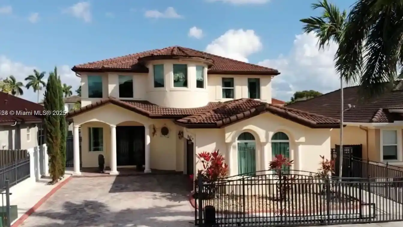 Beautiful Home with Panoramic Waterfront View