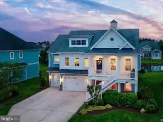 Spacious, Stylish Home in Premier Peninsula