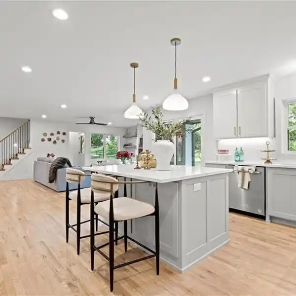 QUINTESSENTIAL OLD LEAWOOD SPRAWLING RANCH