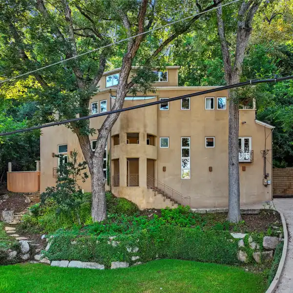 WONDERFUL OPPORTUNITY IN PEACEFUL RIVERCREST