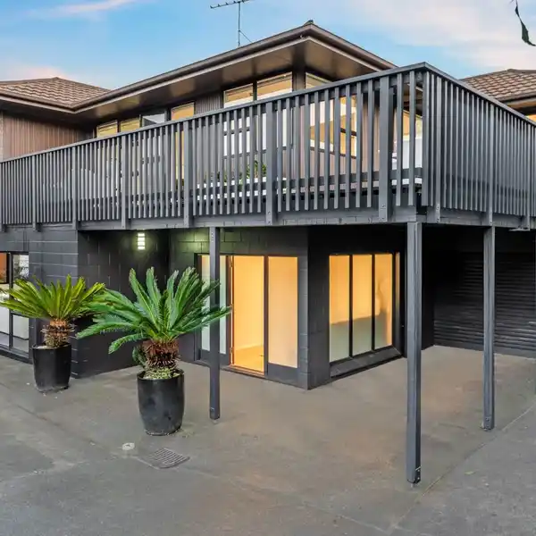 IMPRESSIVE 2-LEVEL 1980S RESIDENCE
