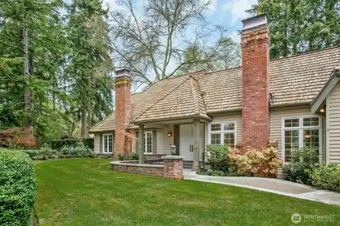 Exquisitely Updated Estate on Evergreen Lane