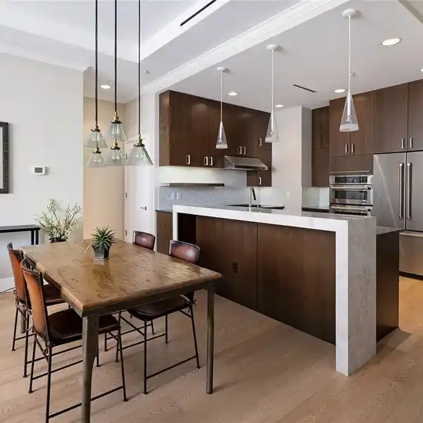 SOPHISTICATED DOWNTOWN-ADJACENT CONDO WITH STUNNING VIEWS