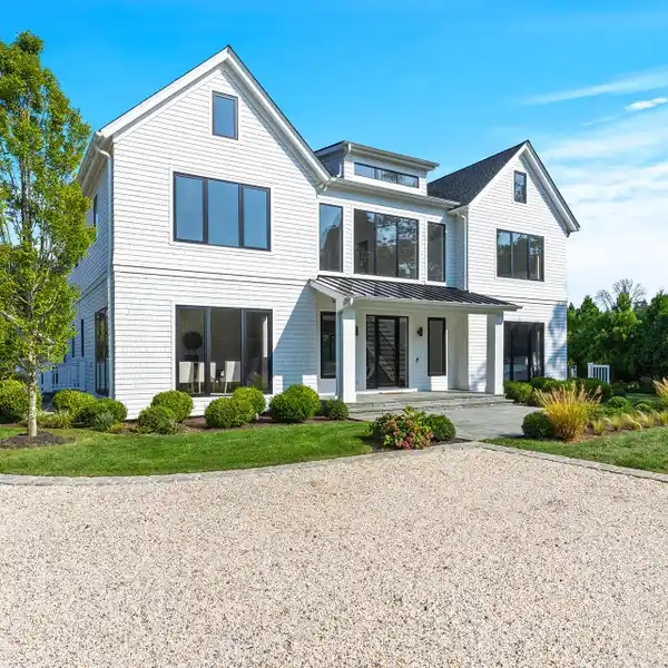 STUNNING CONTEMPORARY OASIS WITH HIGH-END HAMPTONS LIVING