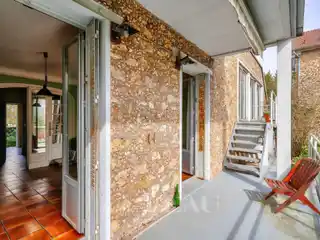 Classic Montretout Home with Wine Cellar