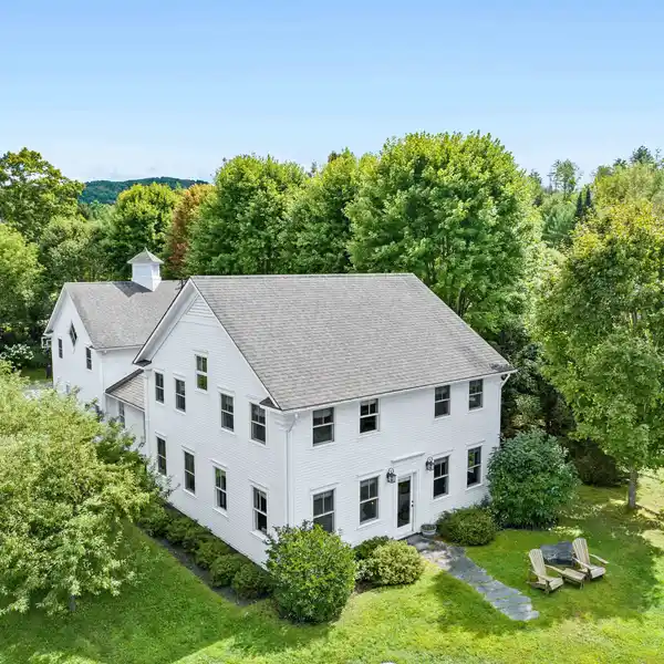 BEAUTIFULLY UPDATED ADAMS MILL RESIDENCE