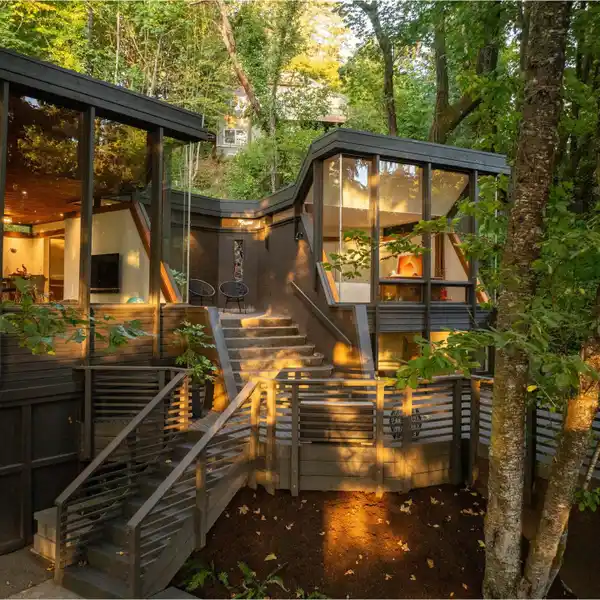 ICONIC MID-CENTURY HOME