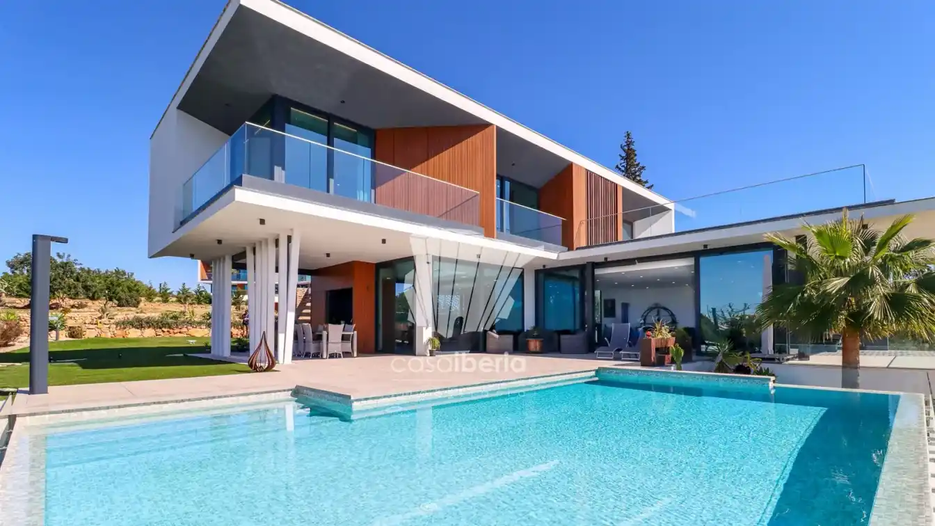 Spectacular Contemporary Villa