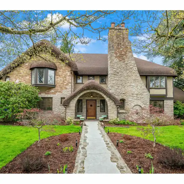 LEGENDARY EASTMORELAND ENGLISH COTTAGE