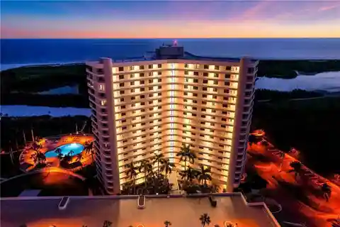 High-floor Beachfront Condo