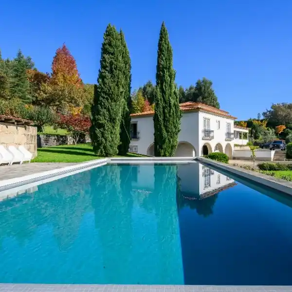 GRAND ESTATE BLENDING TIMELESS ELEGANCE AND MODERN COMFORT