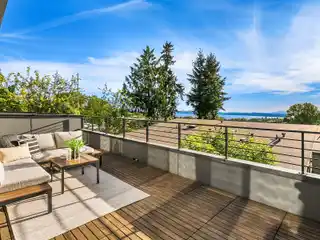 Comfortable Living in an Ideal Floor Plan