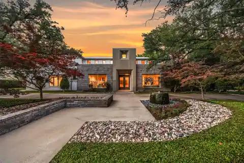 Panoramic Golf Views from Stunning Backyard Oasis