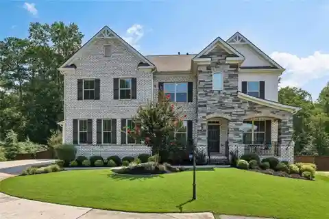Beautiful and Inviting Home