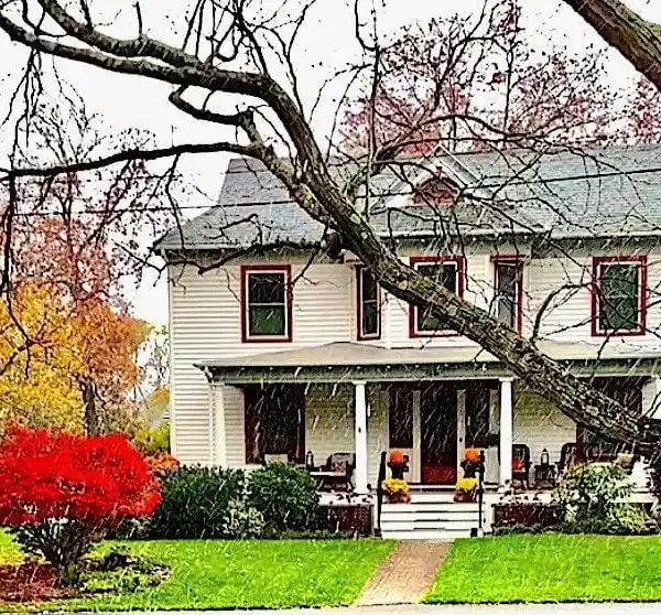 CLASSIC AMERICAN FOURSQUARE HOUSE