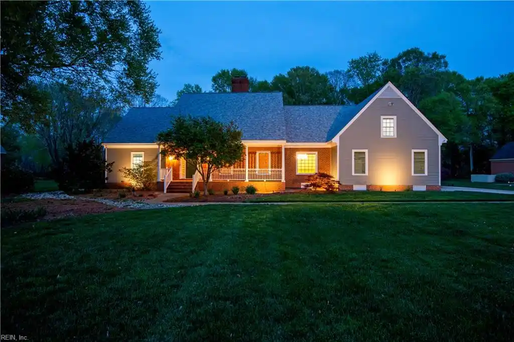 Cape Home in the Vineyards at Jockey's Neck