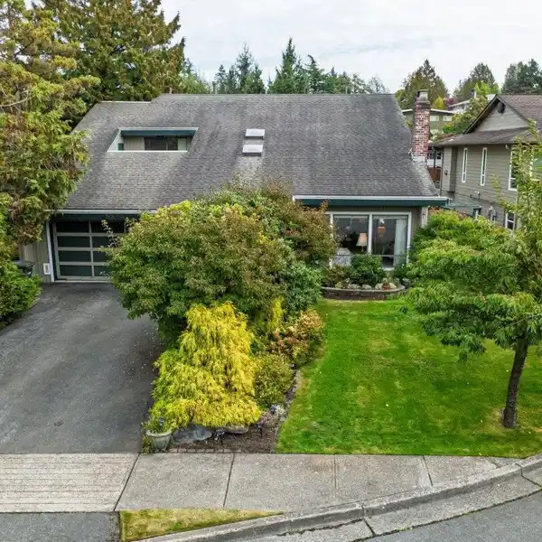 BEAUTIFULLY MAINTAINED HOME ON A TRANQUIL CUL-DE-SAC