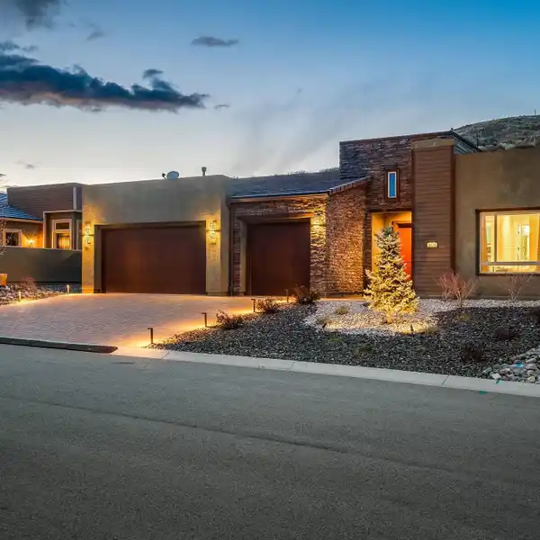 STUNNING SINGLE-LEVEL HOME IN THE CLIFFS