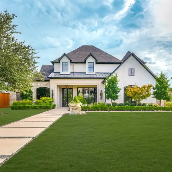 MASTERPIECE OF MODERN ELEGANCE