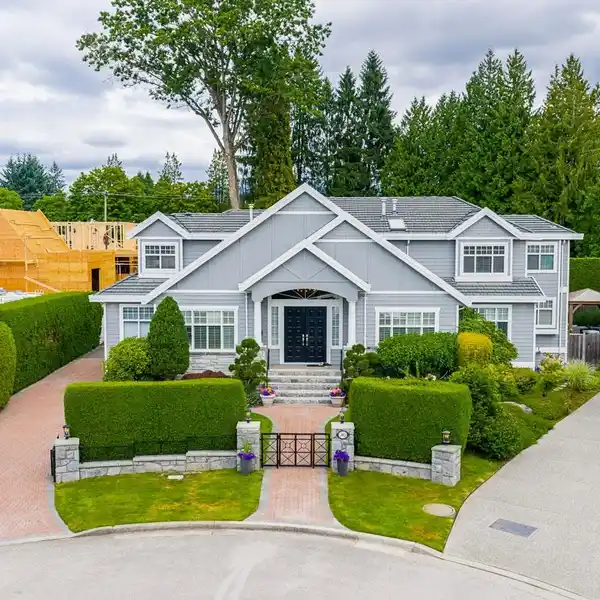 TIMELESS ELEGANCE WITH MODERN UPGRADES